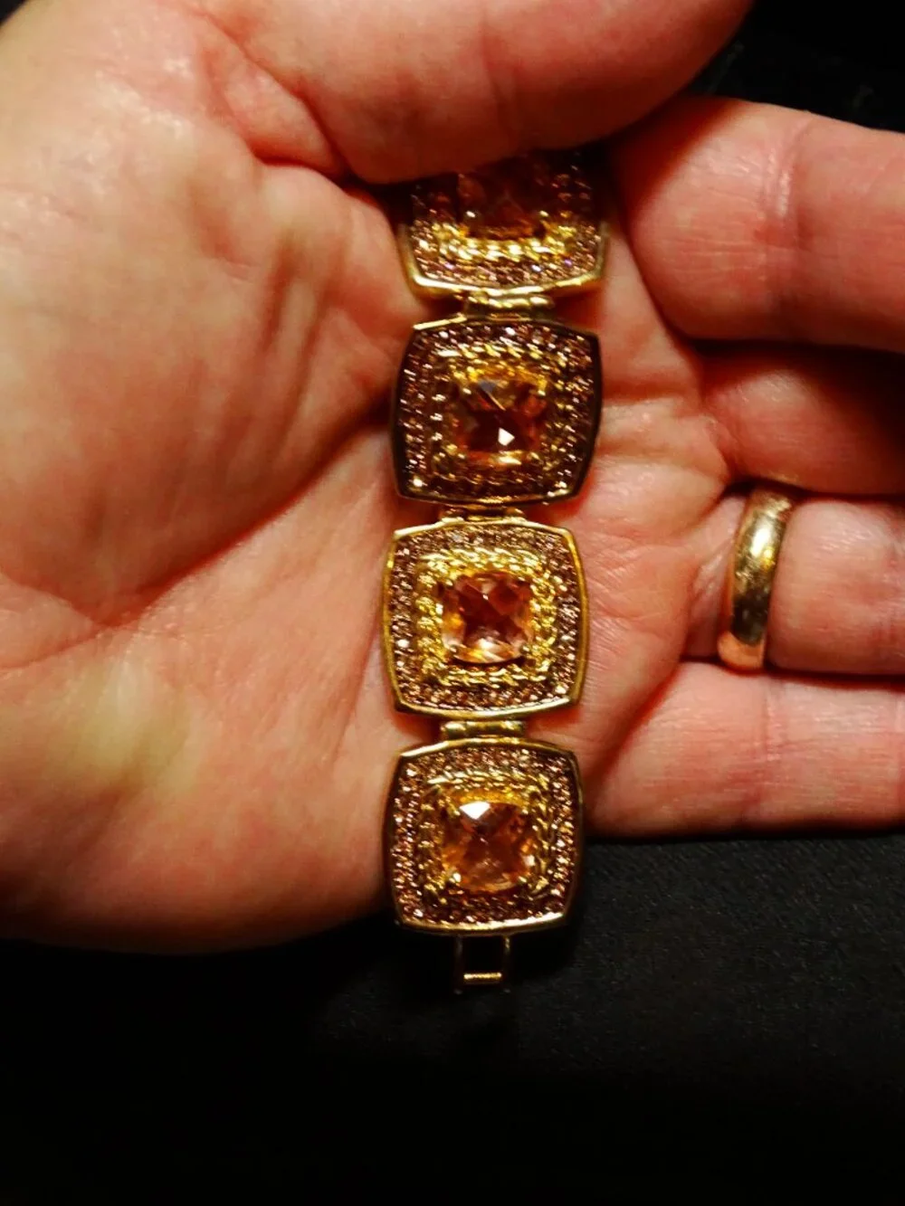 Suzanne Somers Beautiful Amber and Gold 7